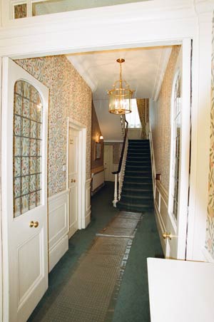 london_apartments_hallway